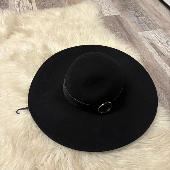 Chic Black Wide-Brim Hat